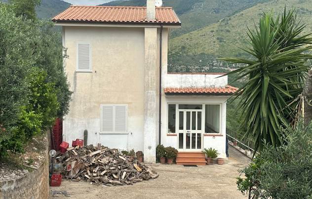 Villa Unifamiliare in Itri (LT) Loc. Valle di Itri